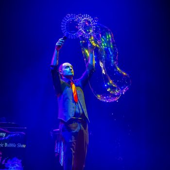 Il Magic Bubble Show al Teatro nuovo di Ferrara durante "Arkobaleno"