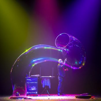 "Magic Bubble Show" lo spettacolo professionale di bolle di sapone per tutte le età, ideale anche per teatri e grandi eventi